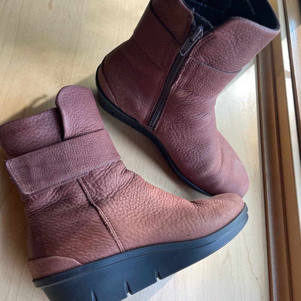 Ecco Women's size 37 Chestnut Ankle Booties